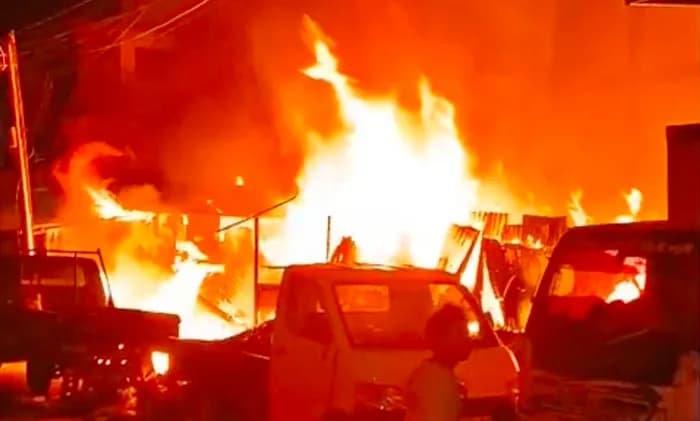 Gudang Kayu Dekat Pasar Pandansari Balikpapan Terbakar, 2 Pikap Hangus