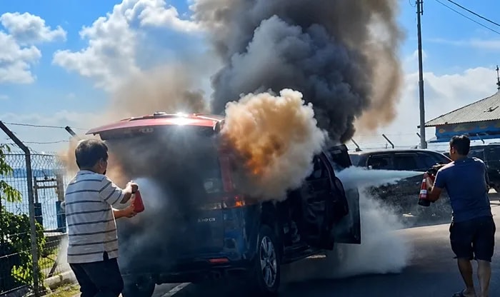 Mobil Terbakar di Pelabuhan Semayang Balikpapan, Diduga Dipicu Ponsel Tertinggal Dalam Kabin