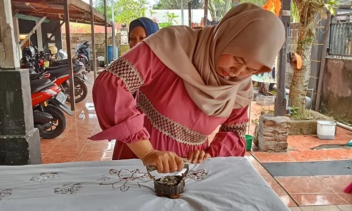 Terinspirasi Burung Mangrove, Batik Bangau Tongtong Bontang Go Internasional