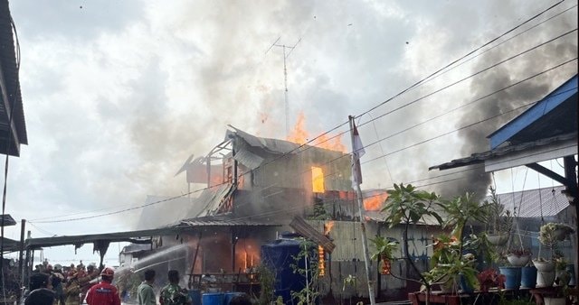 Rumah di Berbas Pantai, Bontang Terbakar Meski Diguyur Hujan Deras