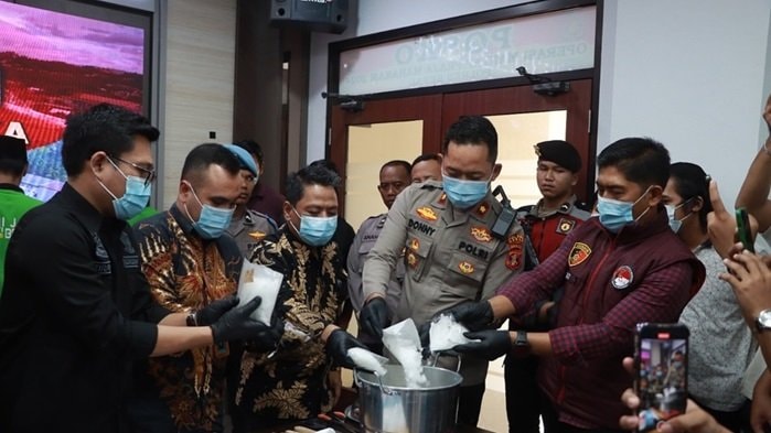 Polres Berau Musnahkan Hampir 2 Kg Sabu dan Ganja, 14 Tersangka Diamankan