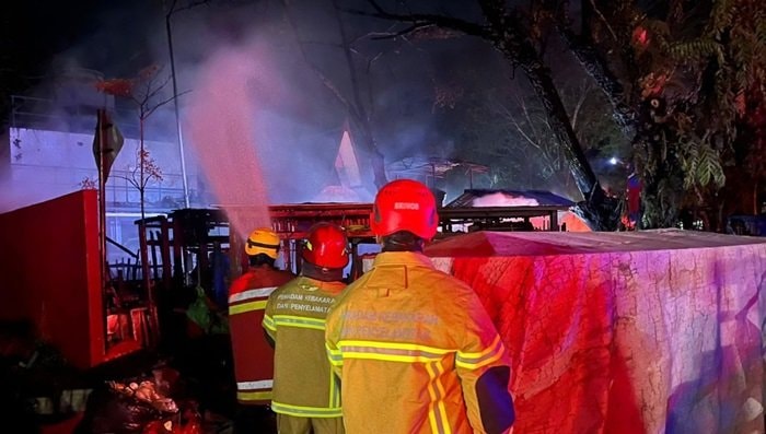 Gerobak Warga Terbakar di Dekat Samsat Drive Thru Balikpapan