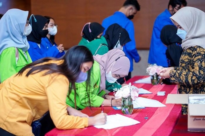 BI Kaltim Salurkan Beasiswa untuk 300 Lebih Mahasiswa Kaltim di 6 Perguruan Tinggi