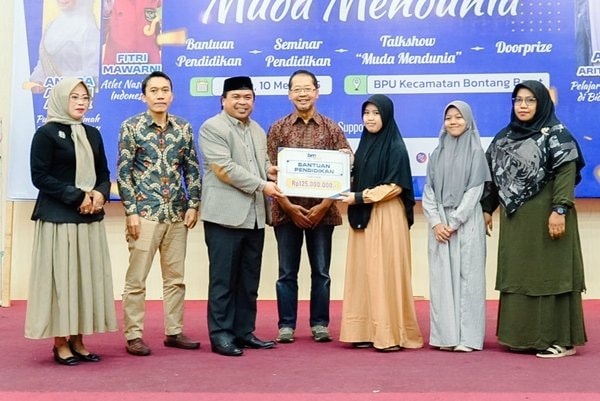 LAZ BMBU Bontang Salurkan Beasiswa dan Gelar Talkshow Nasional "Muda Mendunia"