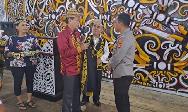 Kapolsek Sungai Pinang Dianugerahi Gelar Dungau Jalung