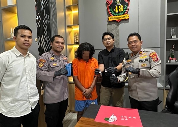 Tak Berkutik! Pria Ini Diciduk Polisi saat Bawa Sabu di Kantong Celana, 4,34 Gram Gagal Edar di Kutim