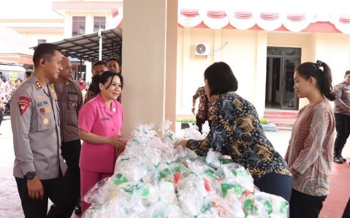 Polres Bontang Gelar Bazar Murah dan Baksos, Bagikan 750 Paket Sembako