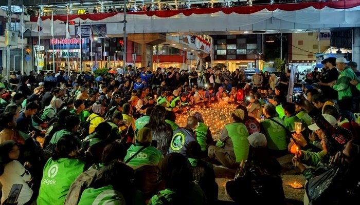 Ratusan Ojol Balikpapan Gelar Aksi Seribu Lilin untuk Affan, Donasi Terkumpul Rp28,4 Juta