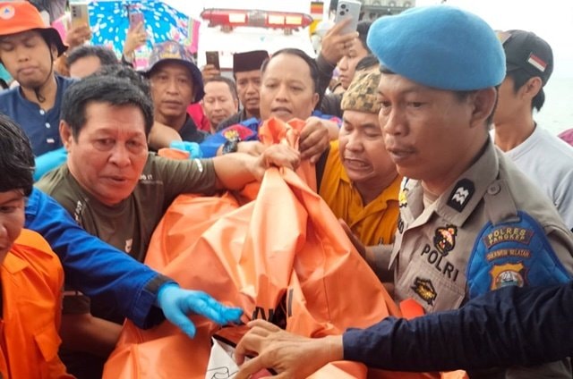 Detik-Detik Evakuasi Korban Laka Laut di Perairan Kepulauan Pangkep