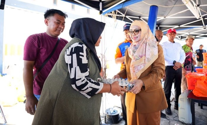 Wali Kota Bontang Serahkan Bantuan dan Dokumen untuk Korban Kebakaran di Berebas Tengah