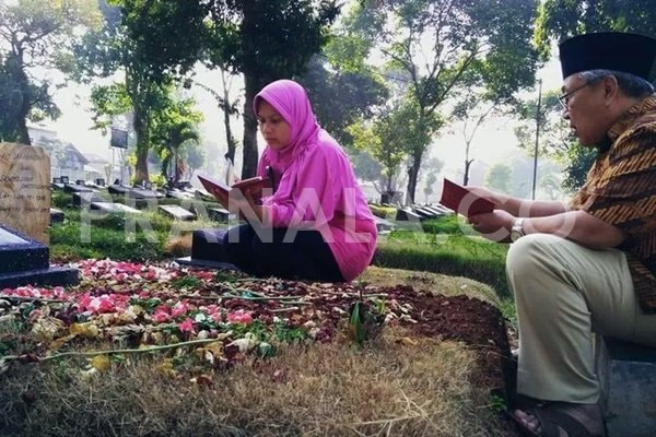 Ziarah Kubur; Berikut Tata Cara, Doa, dan Waktu Pelaksanaan