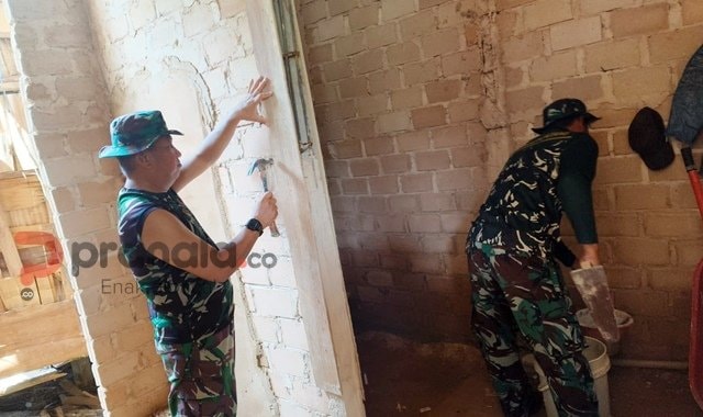 Kodim 0908/Bontang Bedah Rumah Warga Kurang Mampu di Kelurahan Guntung