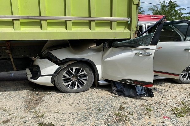 Mobil Wakil Ketua DPD RI Kecelakaan di Jalan Poros Samarinda-Bontang