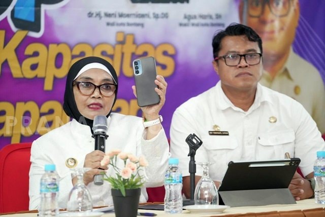 Ketika Gawai Jadi “Orangtua Kedua”, Begini Pesan Wali Kota Bontang untuk Keluarga