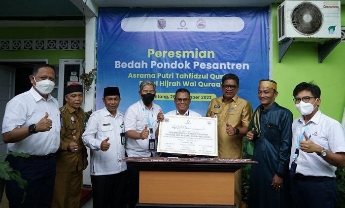 Badak LNG Kembali Lanjutkan Program Bedah Pondok Pesantren dan Bedah Rumah