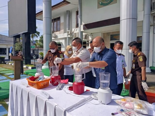 Kejari Bontang Musnahkan Hampir 1 Kilogram Sabu dari 54 Perkara