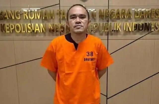 Pakai Baju Tahanan Oranye, Eks Kasat Narkoba Kubar Resmi Ditahan Bareskrim