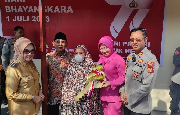 Polres Bontang Bedah Rumah dan Bangunkan Fasilitas Air Bersih untuk Warga
