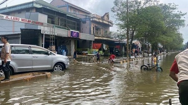 916 Bangunan di Samarinda Terendam Banjir, Posko Bantuan Didirikan