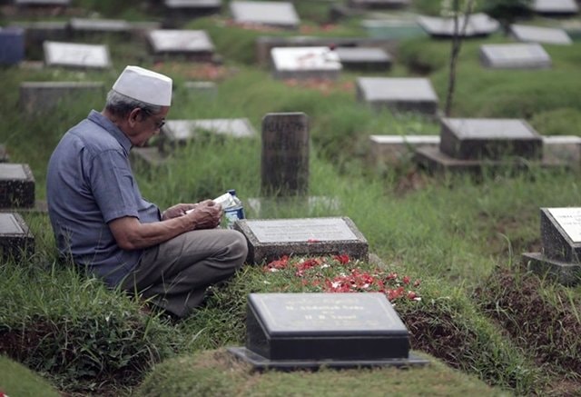 Arwah Orang Wafat Bisa Bertemu dengan Arwah Manusia Hidup?