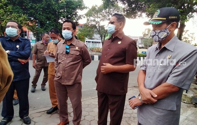 Drainase Mampet di RT 24 Api-Api; Habis Disidak Dewan, Terbitlah Janji