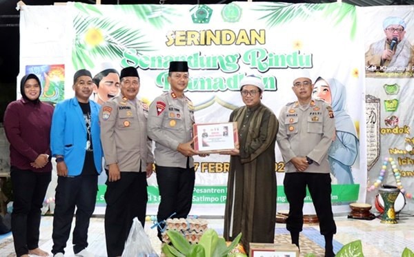 Polres Bontang bersama BEM STITEK Sahur On The Road dan Bakti Sosial di Ponpes Nurul Ichsan