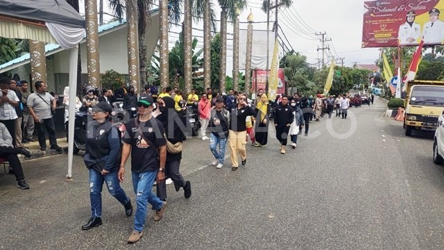 Ribuan Warga Bontang Antusias Sambut Kedatangan Neni Moerniaeni dan Agus Haris