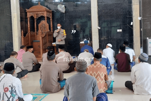 Silaturahmi dengan Masyarakat Bontang, Kapolres Safari Jumat ke Masjid Almukhtar