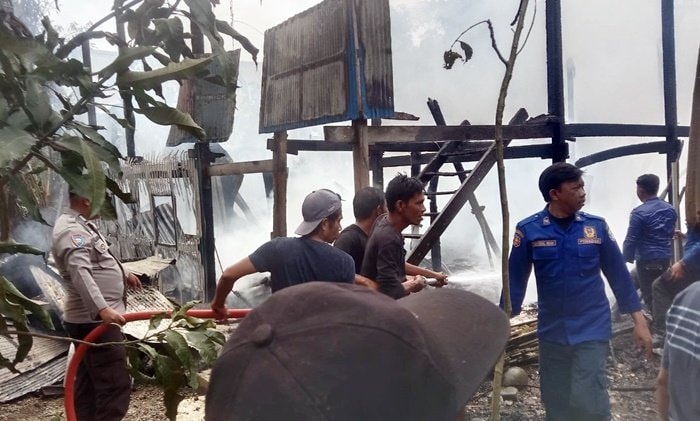 Diduga Korsleting Listrik, Rumah di Kampung Bontoa Pangkep Ludes Terbakar