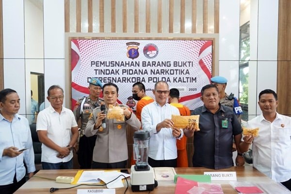Polda Kaltim Musnahkan 987,21 Gram Sabu dan Pil Ekstasi