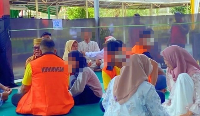 Lebaran di Lapas Narkotika Samarinda: Pelukan Erat dan Air Mata Warnai Pertemuan Warga Binaan dengan Keluarga