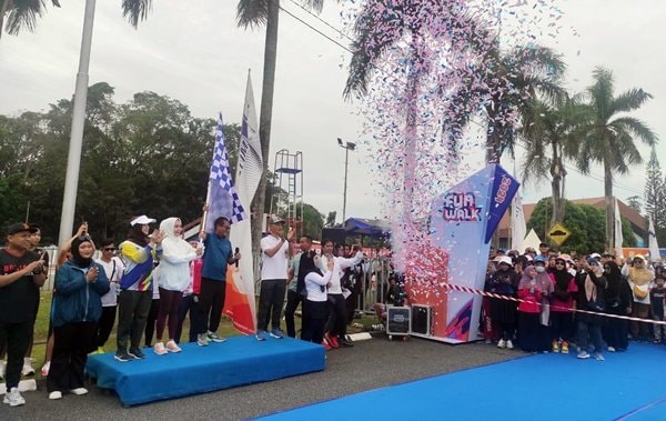 10 Ribu Peserta Meriahkan Fun Walk PKT, Warga Bontang Rebutkan Doorprize Empat Sepeda Motor