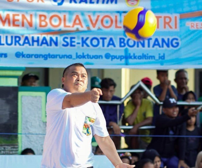 14 Tim Ramaikan Turnamen Voli Putri Antar Kelurahan di Bontang