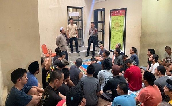 Polres Bontang Berikan Siraman Rohani kepada Tahanan tentang Puasa Arafah