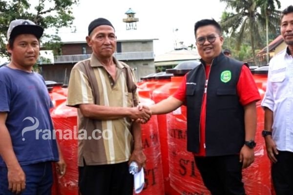 Warga Sanga-Sanga Pesisir Dapat Bantuan Tandon dan Coolbox