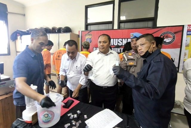 Polresta Balikpapan Musnahkan 755 Gram Sabu: 15 Tersangka Dibekuk, Mayoritas Residivis