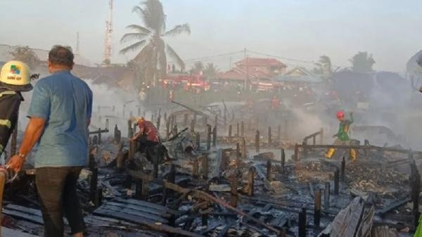 Kebakaran di Kutai Kartanegara, Indekos 15 Pintu dan 3 Rumah Membara