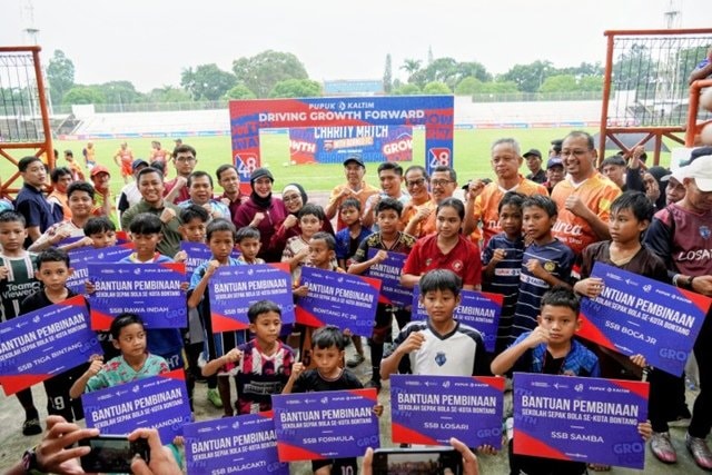 Jacksen F Tiago Pimpin Coaching Clinic Pupuk Kaltim untuk Bibit Muda Sepak Bola Bontang