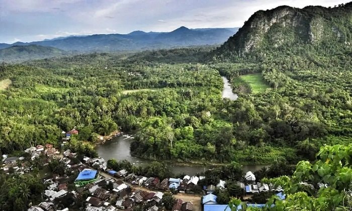 Rekomendasi Tempat Wisata Gunung di Pulau Kalimantan