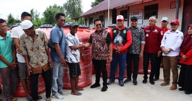 Demi Penuhi Air Bersih, 158 Tandon Dibagikan untuk Warga Muara Sembilang dan Muara Jawa Pesisir