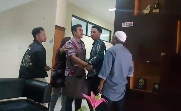 Tegang di Kantor Disnakertrans Kaltim, Konflik Gaji Karyawan RSHD Samarinda Memanas di Ruang Tripartit