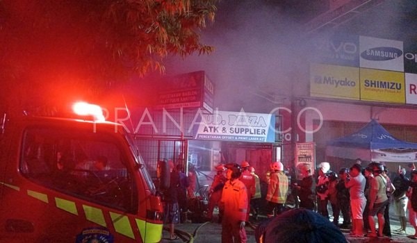 Toko ATK Terbakar di Gunung Sari Bontang, Enam Armada Pemadam Dikerahkan
