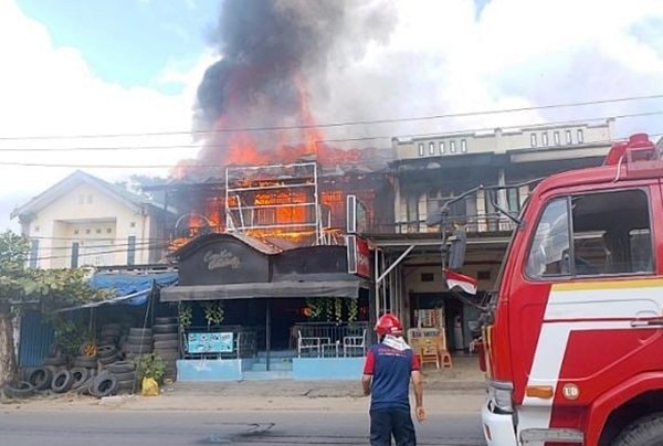 Dua Ruko di Samarinda Ulu Dilalap Si Jago Merah