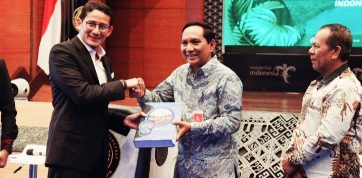 Sandiaga Uno Serahkan Master Plan Pulau Kumala, Kukar Siap Tarik Wisatawan