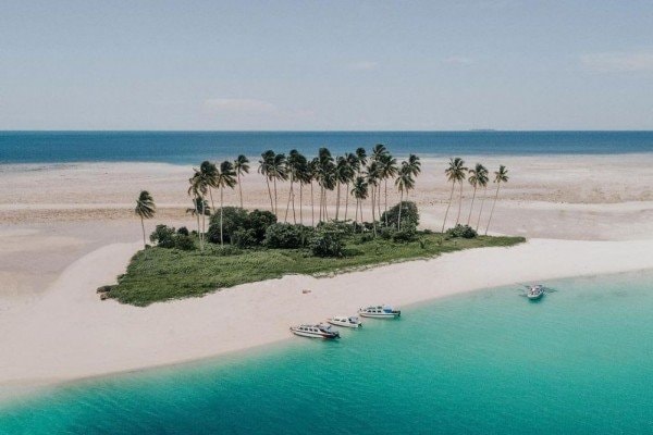 Manimbora, Pulau SpongeBob yang Unik di Kalimantan Timur