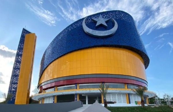 Lima Fakta Ambruknya Plafon Atap Masjid Tanjak Batam yang Baru Diresmikan Dua Bulan