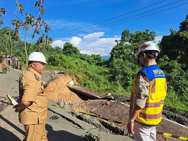 Empat Titik Longsor Lumpuhkan Jalan Samburakat, Akses ke Lima Kecamatan Berau Terancam Terputus