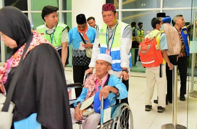 Kloter 1 Haji Samarinda Berangkat, Satu Jemaah Batal karena Hamil