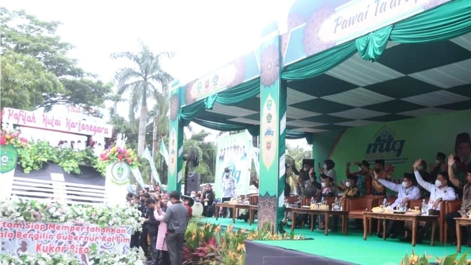 9 Kafilah MTQ Kaltim Meriahkan Pawai Ta'aruf