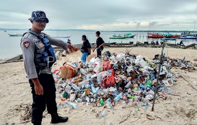 Libur Lebaran, Sampah Menumpuk di Pulau Beras Basah Bontang
